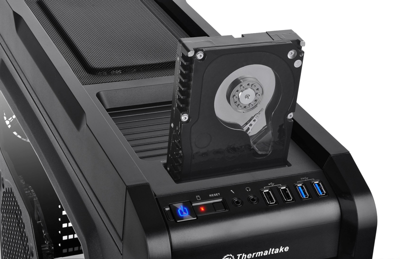 Outfit your_components_and_maximize_their_performance_with_Thermaltake_Chaser_A71_Gaming_Case